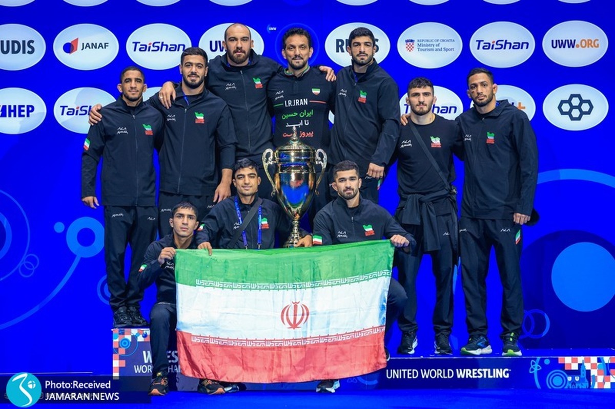 تصاویر| اهدای کاپ قهرمانی جهان به تیم ملی کشتی آزاد ایران 