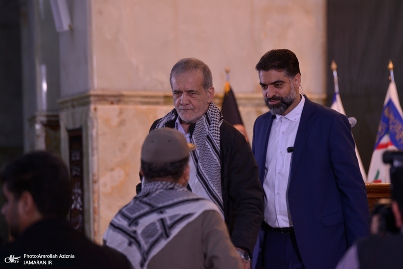 گردهمایی مسئولین بسیج دانشجویی و طلاب بسیجی در حرم امام با سخنرانی رئیس‌جمهور پزشکیان (51)