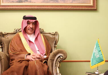 بازدید سفیر عربستان سعودی از غرفه مؤسسه تنظیم و نشر آثار امام خمینی(س) در نمایشگاه کتاب + فیلم