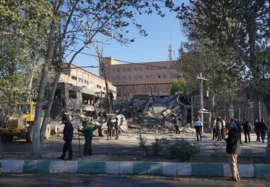 حمله به دانشگاه صنعتی شریف با خسارت همراه شد
