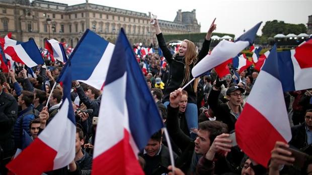 اروپا نفس راحتی کشید/ ماکرون، منجی فرانسه/ فرانسوی ها به ترامپ «نه» گفتند/ لوپن مشروعیت یافت