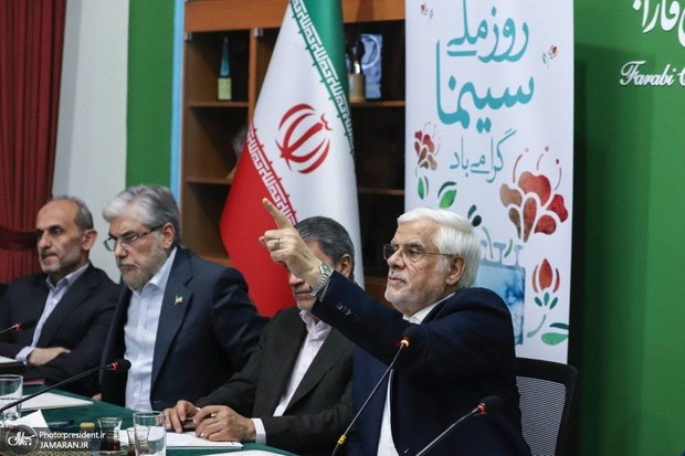 معاون اول رئیس‌جمهور خواستار بازگشت هنرمندان ایرانی خارج از کشور به وطن شد/ عارف: از هنرمندان خارج از کشور دعوت می‌کنیم به میهن خود بازگردند/ وزارت فرهنگ و ارشاد اسلامی زمینه بازگشت هنرمندان ایرانی خارج از کشور را به داخل فراهم کند