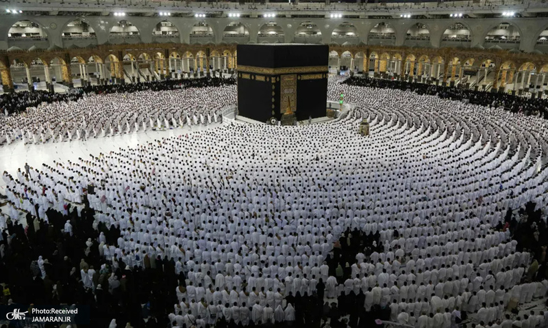 منتخب تصاویر امروز جهان - 22 فروردین 1401 - اقامه نماز جماعت ماه مبارک رمضان در کعبه