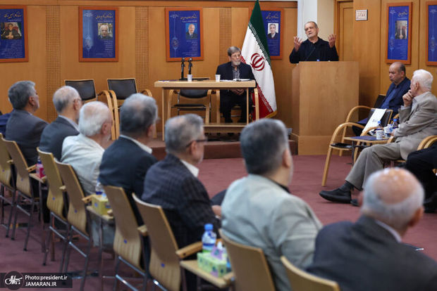 پزشکیان: انسجام و همبستگی ملی مهمترین سرمایه کشور در شرایط کنونی است/ ملت ایران با وجود همه فشارها و تهدیدها، از استقلال، عزت و تمامیت ارضی کشور دفاع خواهد کرد