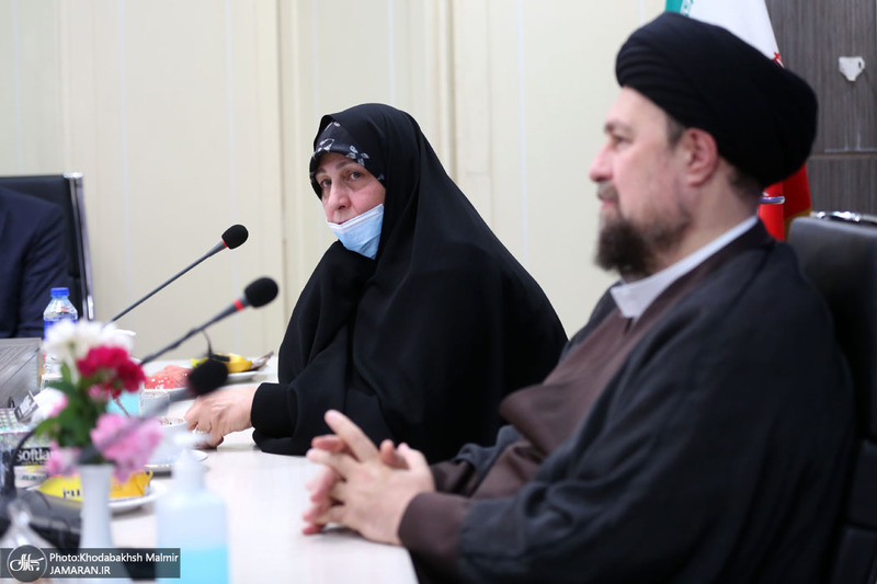 نشست صمیمانه اعضا هیات علمی پژوهشکده امام خمینی و انقلاب اسلامی با تولیت  معزز به مناسبت روز معلم