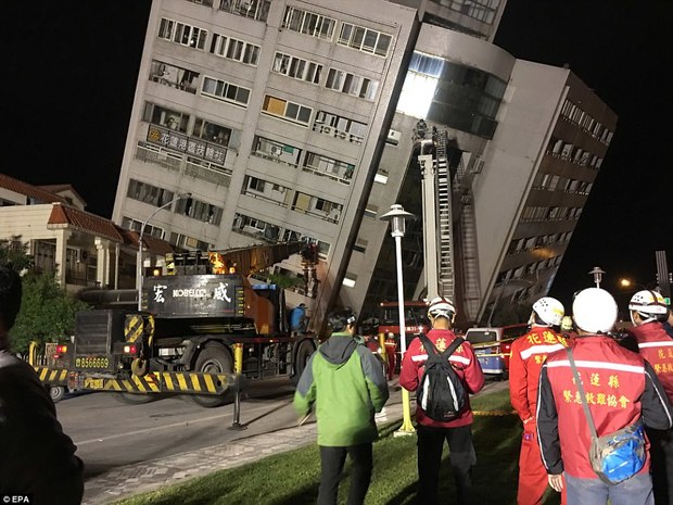 زلزله مرگبار تایوان/ فروریختن یک هتل+ تصاویر