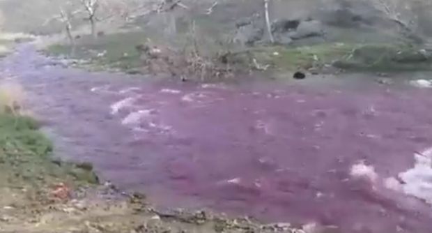 دلیل قرمز شدن آب رودخانه نمچ جیرفت مشخص شد