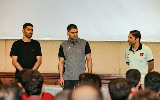 عکس| خداحافظی مدیر پرسپولیسی با وحید هاشمیان