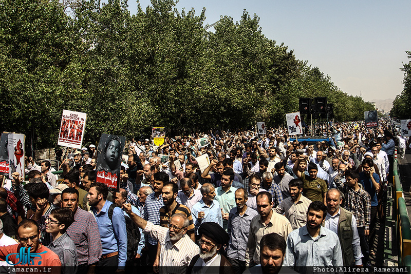 راهپیمایی نمازگزاران در اعتراض به کشتار مسلمانان میانمار