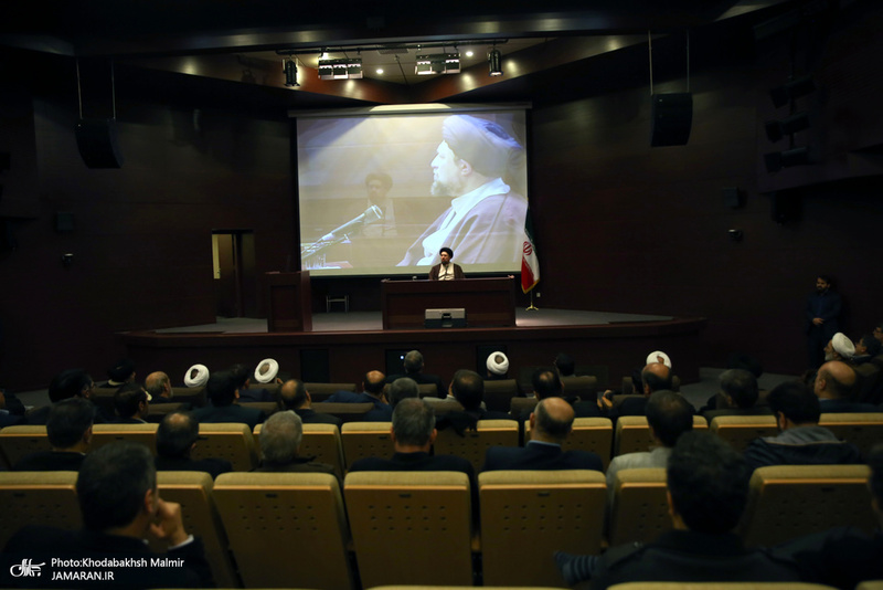 دیدار رئيس و جمعی از كاركنان سازمان فرهنگ و ارتباطات اسلامي با سید حسن خمینی