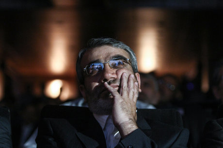 عباسعلی کدخدایی رای خود را به صندوق انداخت