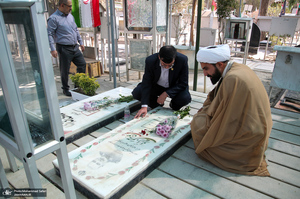 ادای احترام ورزشکاران و قهرمانان پارالمپیکی ایران به مقام شامخ شهدا