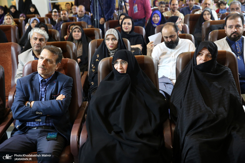 محفل شعر «حضور» در غرفه موسسه تنظیم و نشر آثار امام خمینی(س) نمایشگاه قرآن کریم