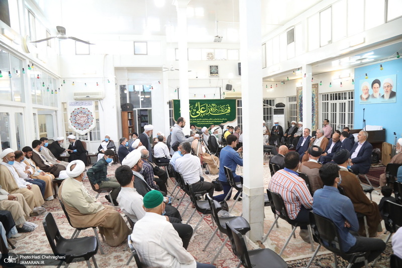 مراسم عمامه گذاری طلاب توسط آیت‌الله العظمی نوری همدانی و آیت الله فاضل لنکرانی در روز عید غدیر