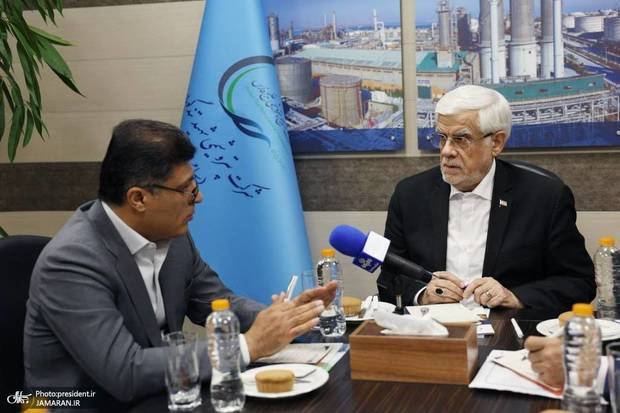 عارف: دولت به دنبال ایجاد آرامش شغلی برای نیروهای شرکتی است/ موضوع اصلاح حقوق کارمندان برای دوره بازنشستگی که یکی از مطالبات فعلی آنان است، در قالب لایحه‌ای از سوی دولت به مجلس ارسال شده و با همکاری نمایندگان در حال پیگیری است
