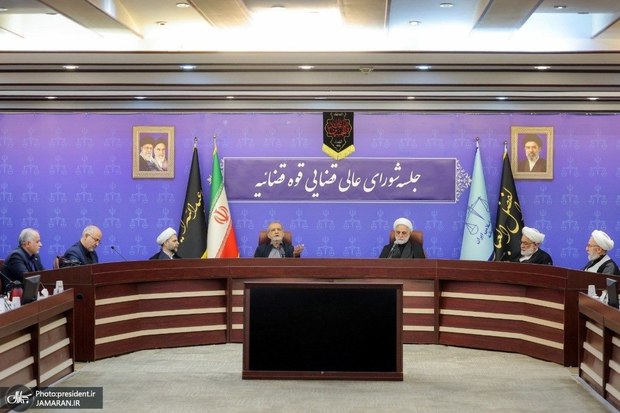 پزشکیان: در هیچ‌یک از بندهای ۱۴ ‌گانه تفاهم‌نامه عقب‌نشینی نکردیم/ مهم‌ترین میدان نبرد امروز، عرصه اقتصاد و معیشت مردم است/ تلاش می‌کنیم عدالت مبنای تصمیم‌گیری و عمل دولت باشد/ وحدت و هماهنگی امروز میان قوای سه‌گانه کم‌نظیر و شایسته قدردانی است