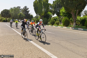 مسابقات  دوچرخه سواری قهرمانی کشور جاده بانوان در حرم مطهر امام خمینی(س)