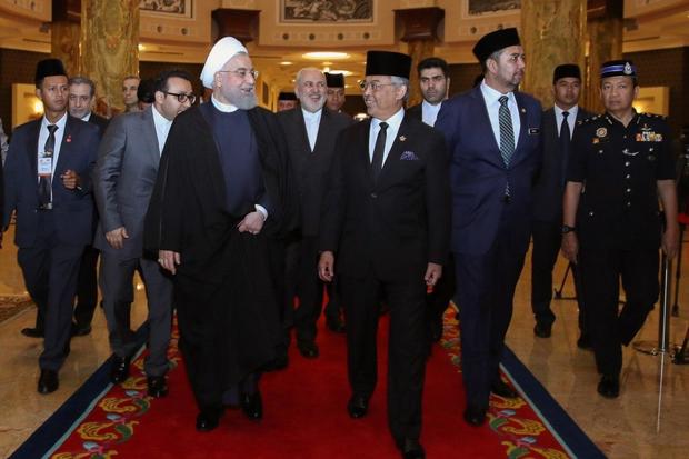 گزارش توئیتری ظریف از روز نخست حضور رئیس جمهوری در مالزی