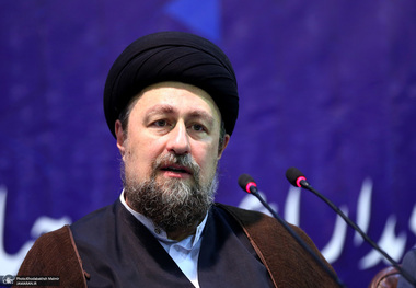 سید حسن خمینی: از انسجام پاسداری کنیم/ اتحاد به این معنی نیست که همه جمع شویم تا یک جریان خاص سر کار باشد/ هر گروهی که وطن فروش نیست باید بتواند در هرم منزلت های سیاسی و اجتماعی صعود کند/ در برخی جراید زبان گزنده، تلخ و تندی استفاده می شود