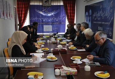 بررسی راهکارهای عرضه و فروش صنایع دستی آذربایجان شرقی در میزگرد ایسنا