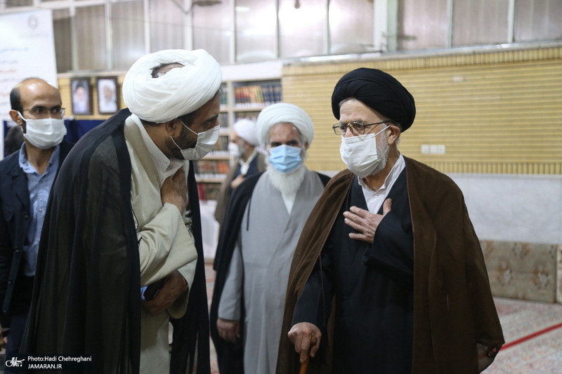 رونمایی از کتاب های «المکاسب المحرمه» و«ملحق العروه الوثقی» تالیف آیت الله العظمی صانعی(ره)