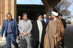 حضور رییس موسسه تنظیم و نشر آثار امام خمینی در گلزار شهدای خمین