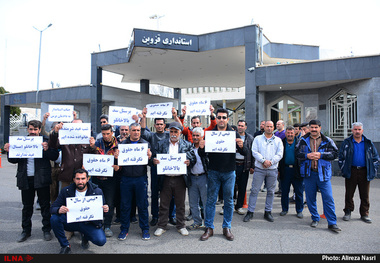 تجمع‌ اعتراضی کارگران سد بالاخانلو در مقابل استانداری قزوین  کارگران : شب عیدی دستمان خالی است