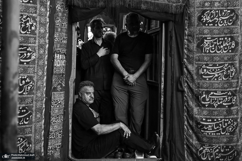 عزاداری ظهر عاشورا در حسینیه 200 ساله سادات اخوی