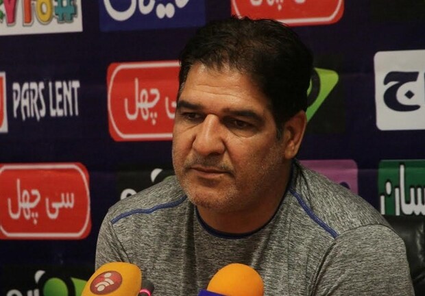 مهاجری: شکست ما مقابل استقلال فنی نبود، بازیکنانم را نمی‌بخشم