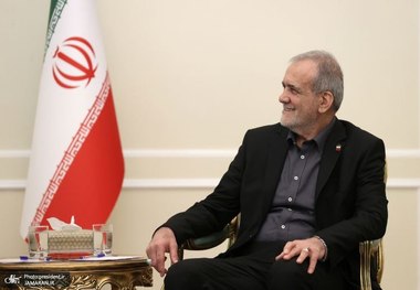 پزشکیان: برای رشد و پیشرفت ملت‌مان از کسی دستور یا اجازه نمی‌گیریم/ چنانچه آمریکا در ادعای خود مبنی بر نگرانی از ساخت سلاح اتمی در ایران صادق باشد، ما نسبت به این موضوع به آنها اطمینان خواهیم داد، اما جمهوری اسلامی ایران هیچ‌گاه زیر بار زور نخواهد رفت