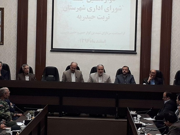 انتقاد فرماندار تربت حیدریه از فرار سرمایه های شهرستان به مشهد