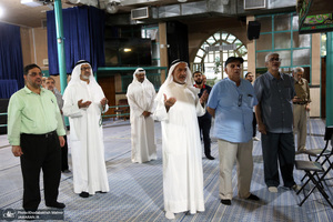 بازدید جمعی از گردشگران کویتی از بیت امام خمینی (س) در جماران