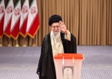 Leader hails people's participation in Iran's presidential runoff vote