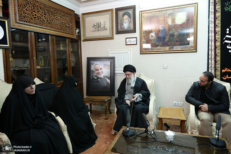 حضور رهبر معظم انقلاب اسلامی در منزل شهید حاج قاسم سلیمانی