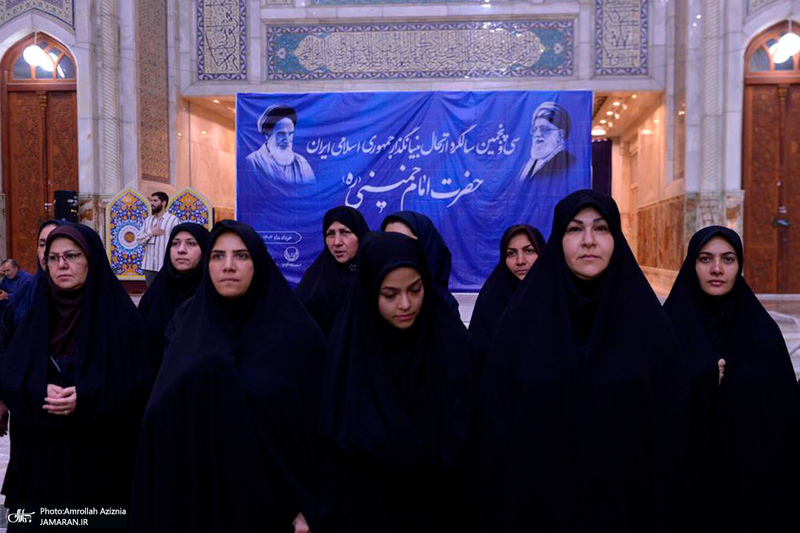 تجدید میثاق رئیس و جمعی از کارکنان بنیاد مستضعفان با آرمان های حضرت امام خمینی (س)