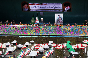 رئیس جمهور در مراسم راهپیمایی 22 بهمن