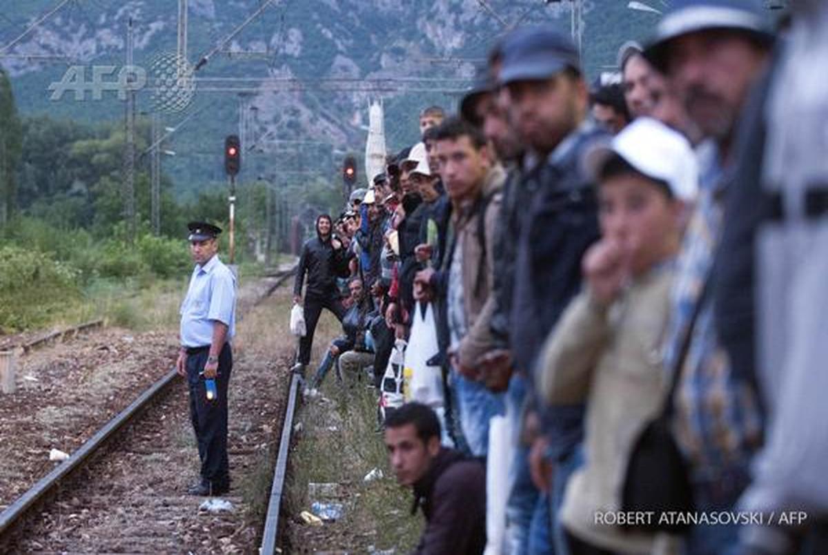 لحظه هجوم مهاجران به یک قطار صربستان + تصاویر