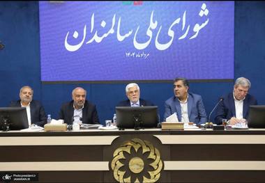 عارف: باید راهبرد عزت، منزلت و کرامت را در برخورد با سالمندان در جامعه دنبال کنیم/ در شعار اعلام می کنیم مردم صاحب انقلاب هستند اما باید در عمل دو طرف وظایف خود را انجام دهند/ باید احترام به سالمندان در فرهنگ ایرانی و اسلامی، احیا و تقویت شود