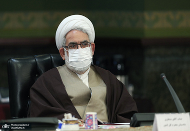 دادستان کل کشور: باید آن زمان که هنوز کسب و کار مردم در فضای مجازی نبود، دوراندیشی می‌کردیم/ در واتساپ و اینستاگرام شاهد برگزاری کلاس‌هایی برای جنایت، بی‌عفتی و هرزگی هستیم/ وکیل خانواده امینی حرف‌های بدون مدرک مطرح می‌کند
