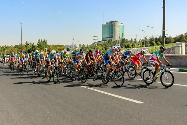 دوچرخه‌سوار هلندی فاتح مرحله چهارم  پیراهن طلایی برتن رکابزن روس