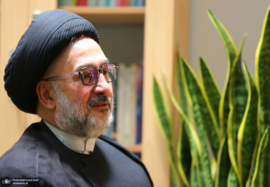  ابطحی: در تمام وجود آیت‌الله خامنه‌ای عشق به امام خمینی(س) دیده می‌شد