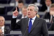 رئیس پارلمان اروپا زیر چشمش خط قرمز کشید+ عکس