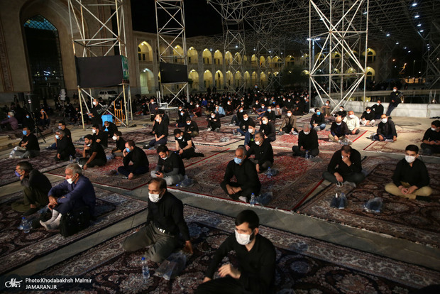 عزاداری شب عاشورای حسینی (ع) در حرم مطهر امام خمینی(س)