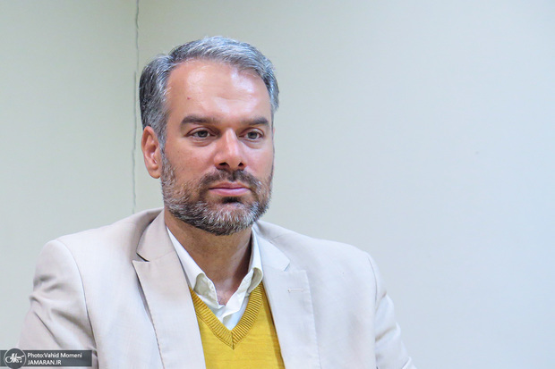 رشیدی کوچی در پاسخ به عضو شورای عالی فضای مجازی:
اتفاقاً آن چیزی که برخلاف عقلانیت بود، فیلترینگ بود نه رفع آن/ فیلترینگ هم مانند گشت ارشاد کار اشتباهی است/ جای نگرانی دارد که تفکرات تندرو صندلی‌های مهم و اثرگذار را در اختیار دارد