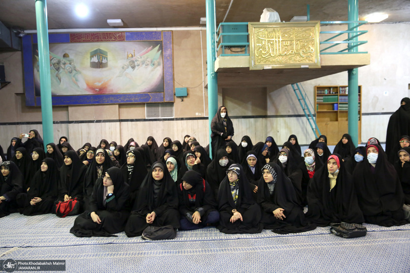 بازدید جمعی از دانش آموزان از بیت امام خمینی (س) در جماران 1
