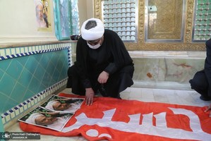 مزار آیت الله العظمی صانعی(ره) در اولین پنج شنبه رحلت ایشان