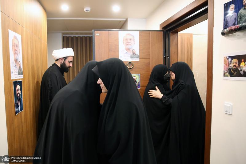 دیدار سید حسن خمینی با خانواده شهیدان لاریجانی