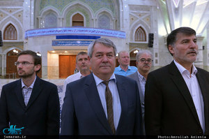 ادای احترام نایب رئیس مجلس جمهوری چک نسبت به مقام شامخ حضرت امام(س) 