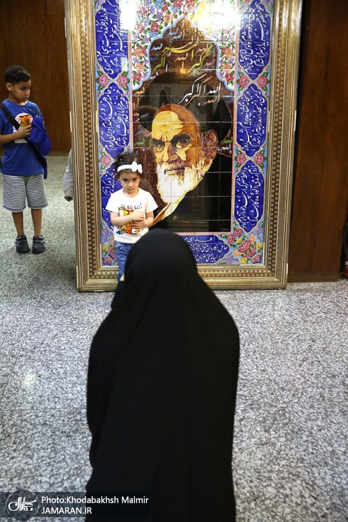 بازدید جمعی از قاریان کشور آفریقا و جمعی از گردشگران لبنانی از بیت امام خمینی در جماران