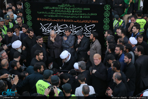 پیاده روی آیت الله العظمی وحید خراسانی به سمت حرم حضرت معصومه(س)